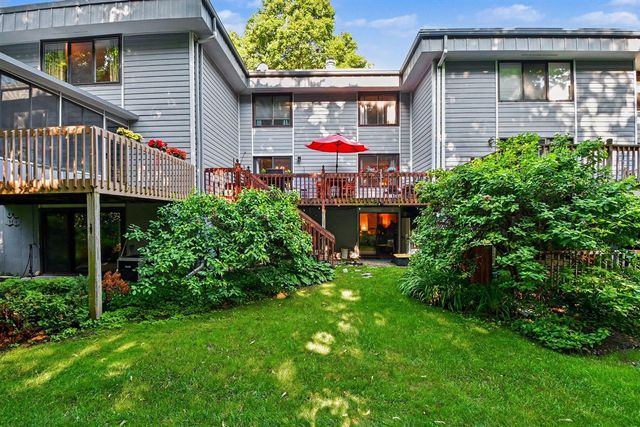 2424 E Collier Avenue, Grand Rapids, MI 49546