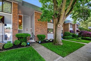 2424 E Collier Avenue, Grand Rapids, MI 49546