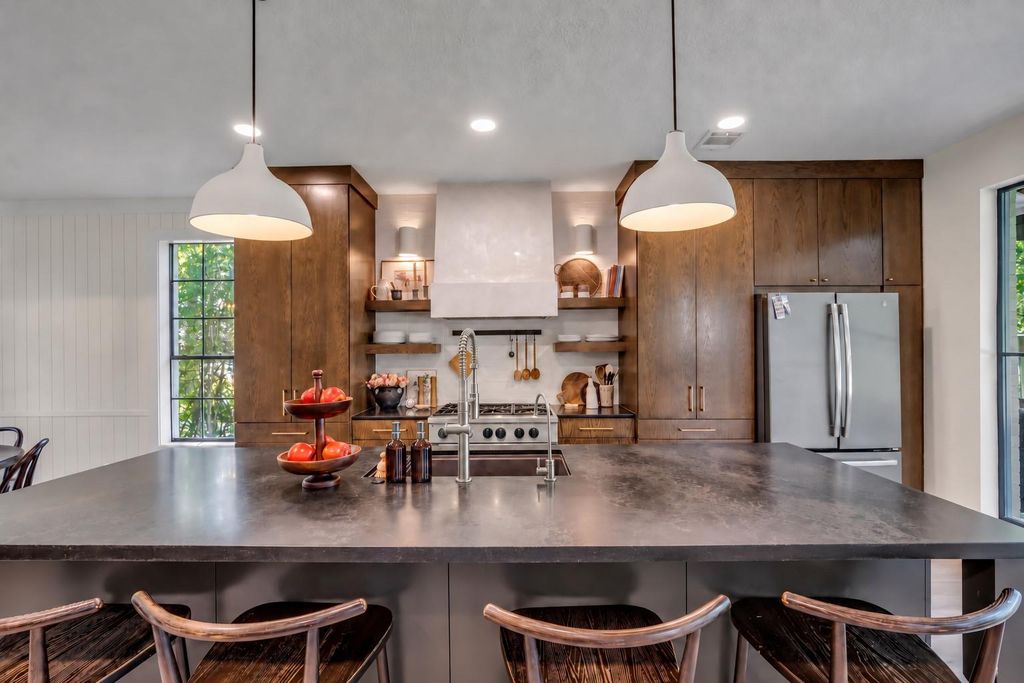 748 Forest Lane Drive, Conroe, TX 77302
