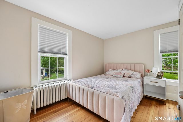 10 Middle Lane, Simsbury, CT 06070