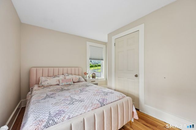 10 Middle Lane, Simsbury, CT 06070