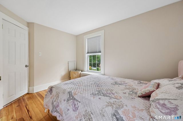 10 Middle Lane, Simsbury, CT 06070