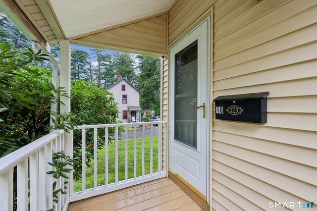 10 Middle Lane, Simsbury, CT 06070