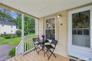10 Middle Lane, Simsbury, CT 06070