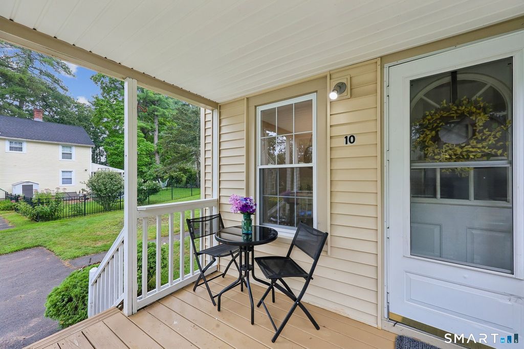 10 Middle Lane, Simsbury, CT 06070