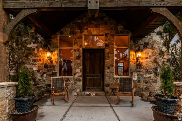 6611 E 100 S, Huntsville, UT 84317