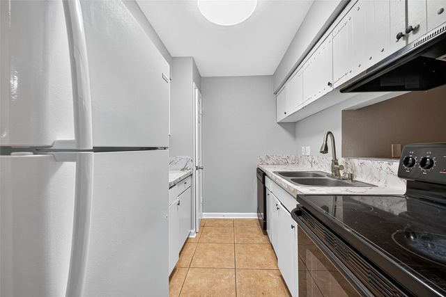 7703 Moonmist Drive D, Houston, TX 77036