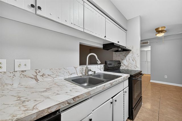 7703 Moonmist Drive D, Houston, TX 77036