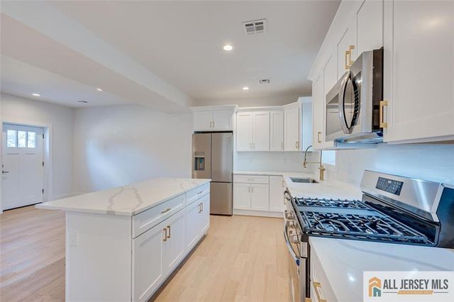 130 Garden Terrace, Edison, NJ 08817