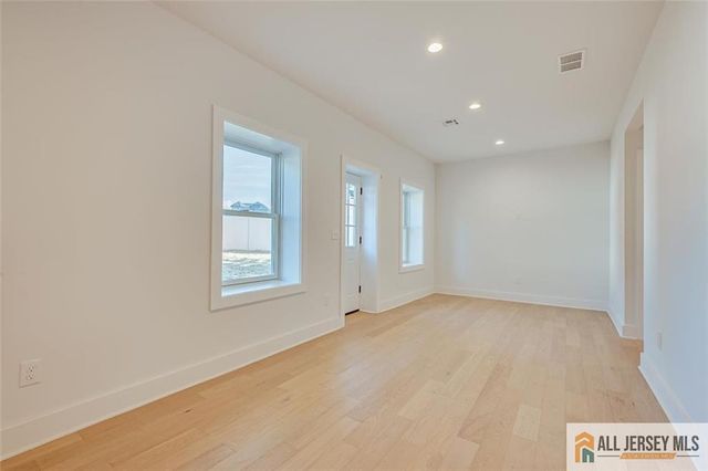 130 Garden Terrace, Edison, NJ 08817