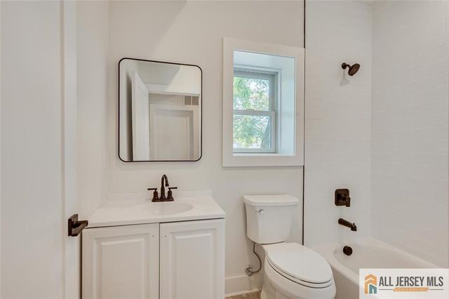 130 Garden Terrace, Edison, NJ 08817