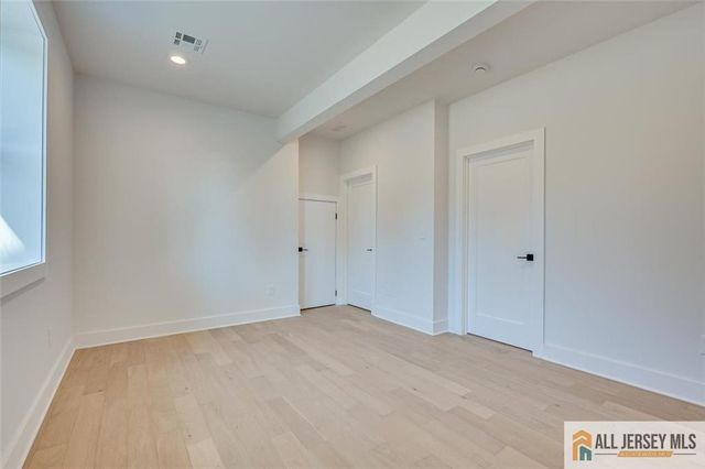 130 Garden Terrace, Edison, NJ 08817