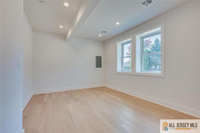 130 Garden Terrace, Edison, NJ 08817