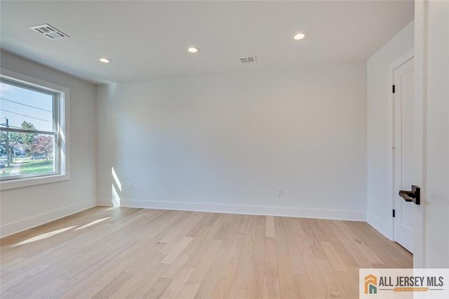 130 Garden Terrace, Edison, NJ 08817