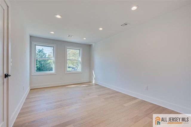 130 Garden Terrace, Edison, NJ 08817