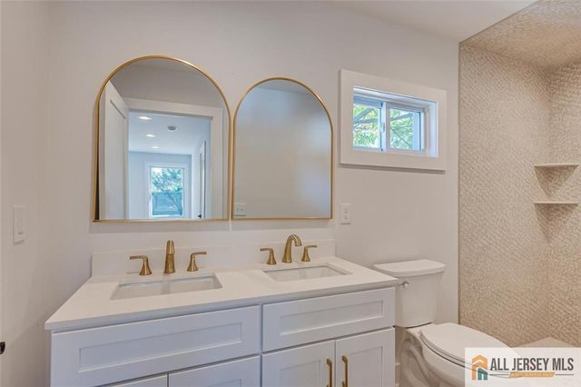 130 Garden Terrace, Edison, NJ 08817
