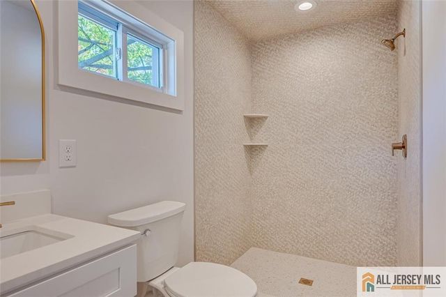 130 Garden Terrace, Edison, NJ 08817