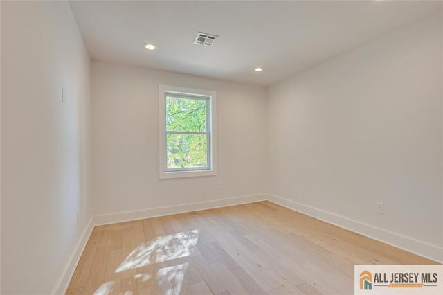 130 Garden Terrace, Edison, NJ 08817