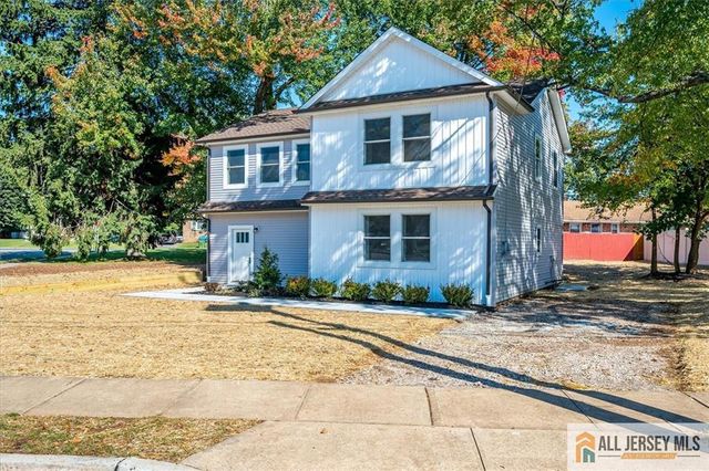 130 Garden Terrace, Edison, NJ 08817