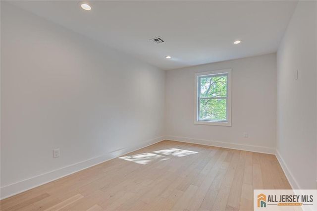 130 Garden Terrace, Edison, NJ 08817
