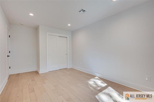 130 Garden Terrace, Edison, NJ 08817