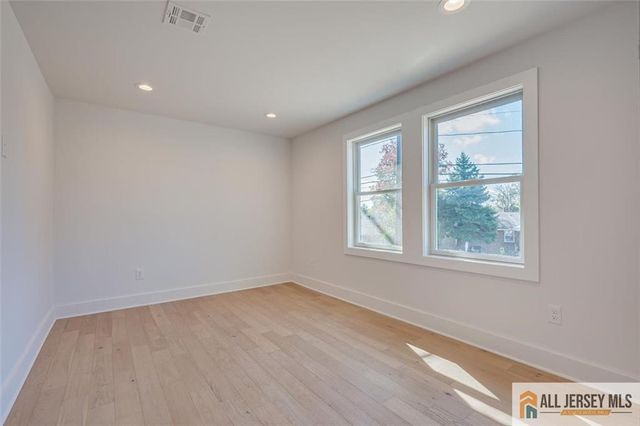 130 Garden Terrace, Edison, NJ 08817