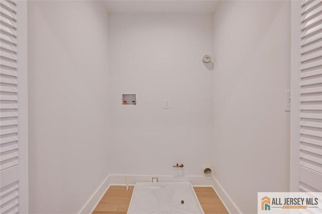 130 Garden Terrace, Edison, NJ 08817