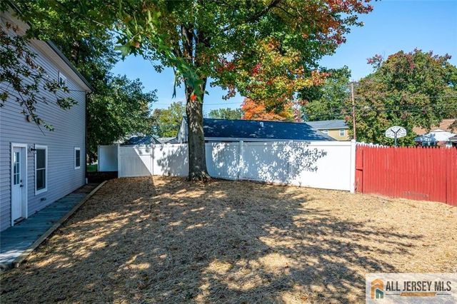 130 Garden Terrace, Edison, NJ 08817