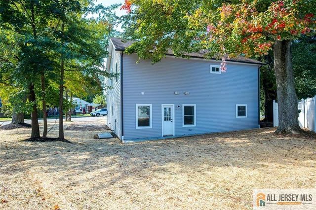 130 Garden Terrace, Edison, NJ 08817