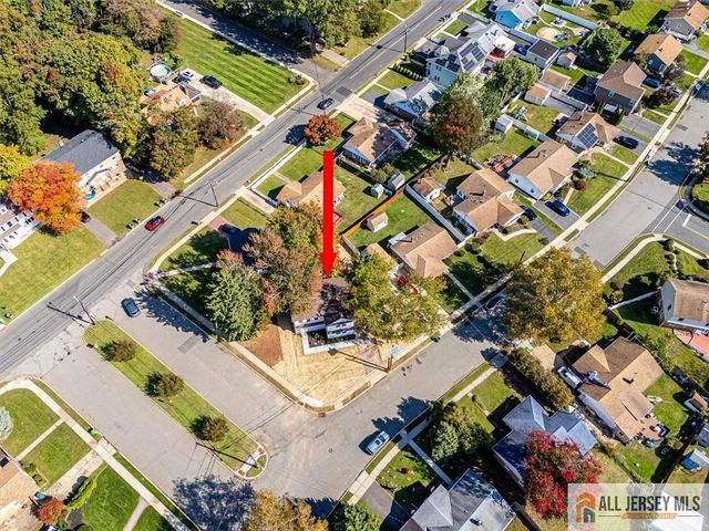 130 Garden Terrace, Edison, NJ 08817