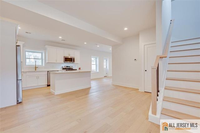 130 Garden Terrace, Edison, NJ 08817