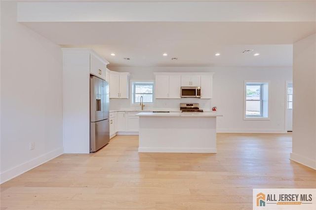 130 Garden Terrace, Edison, NJ 08817
