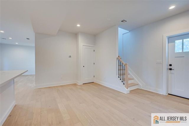 130 Garden Terrace, Edison, NJ 08817