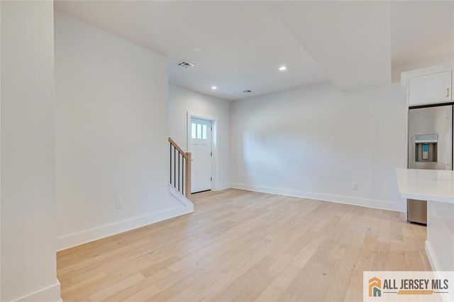 130 Garden Terrace, Edison, NJ 08817