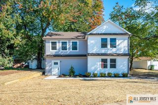 130 Garden Terrace, Edison, NJ 08817