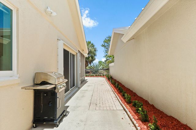 327 Ridge Road, Jupiter, FL 33477