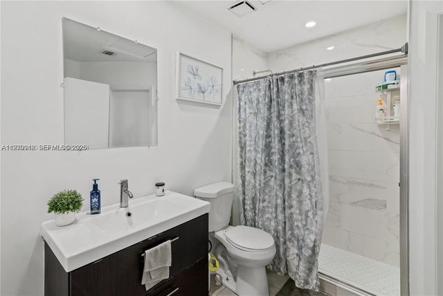 18348 NW 68th Ave D, Hialeah, FL 33015