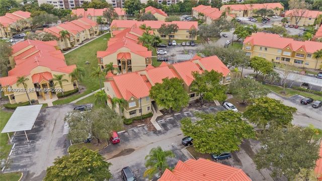 18348 NW 68th Ave D, Hialeah, FL 33015