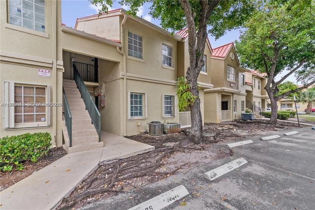 18348 NW 68th Ave D, Hialeah, FL 33015