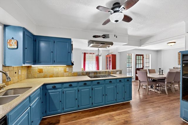 277 Creekwood Drive, Lancaster, TX 75146