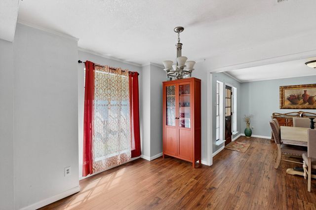 277 Creekwood Drive, Lancaster, TX 75146