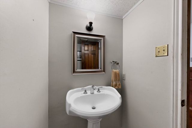 277 Creekwood Drive, Lancaster, TX 75146