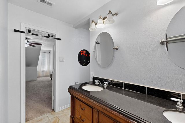 277 Creekwood Drive, Lancaster, TX 75146