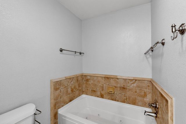 277 Creekwood Drive, Lancaster, TX 75146