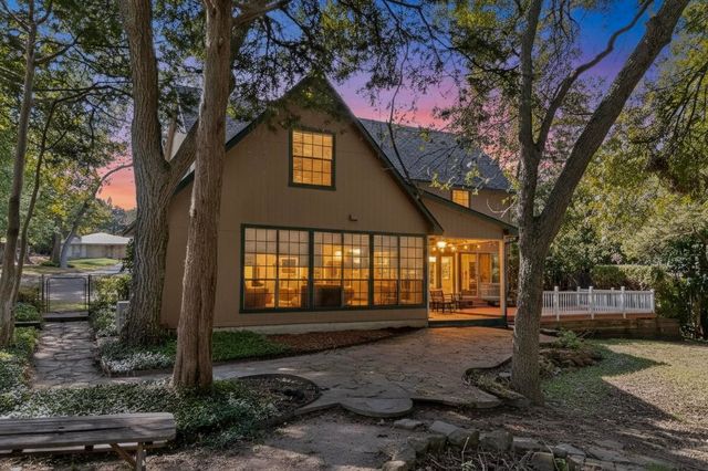 277 Creekwood Drive, Lancaster, TX 75146