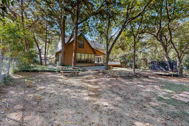 277 Creekwood Drive, Lancaster, TX 75146