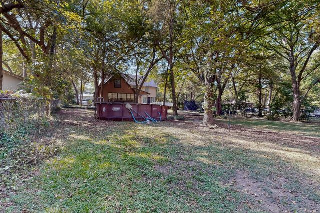 277 Creekwood Drive, Lancaster, TX 75146