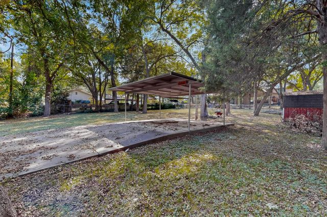 277 Creekwood Drive, Lancaster, TX 75146