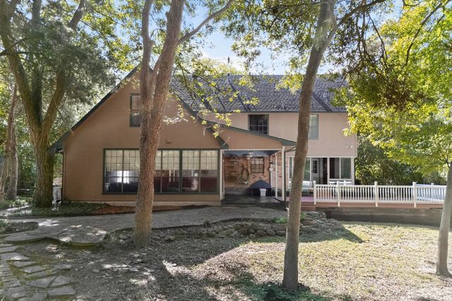 277 Creekwood Drive, Lancaster, TX 75146