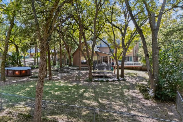 277 Creekwood Drive, Lancaster, TX 75146